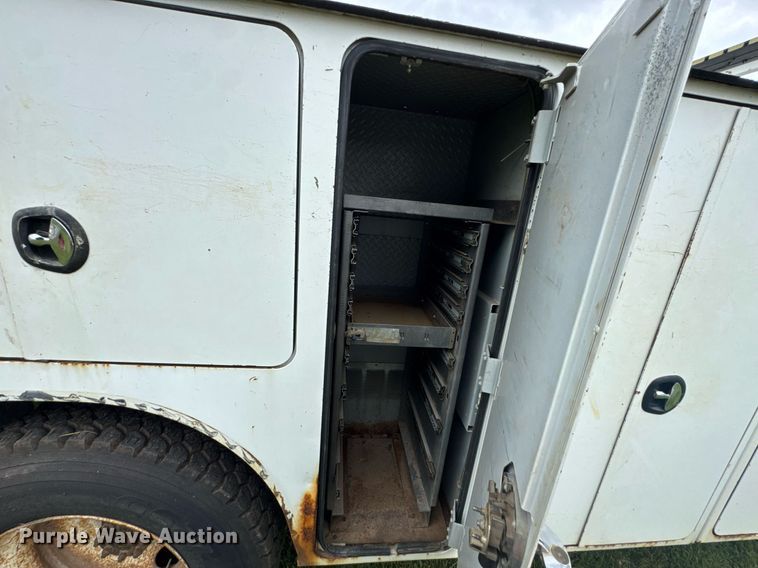 image for item DU9823 2008 International 4400 utility / service truck