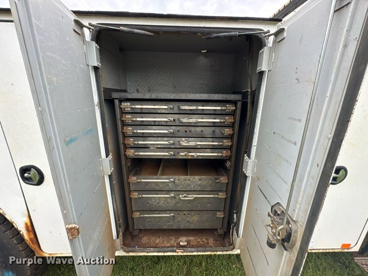 image for item DU9823 2008 International 4400 utility / service truck