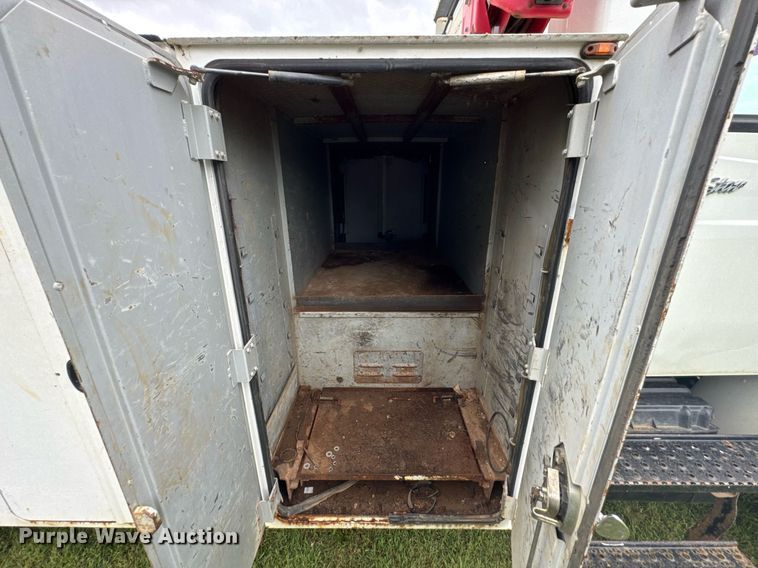 image for item DU9823 2008 International 4400 utility / service truck