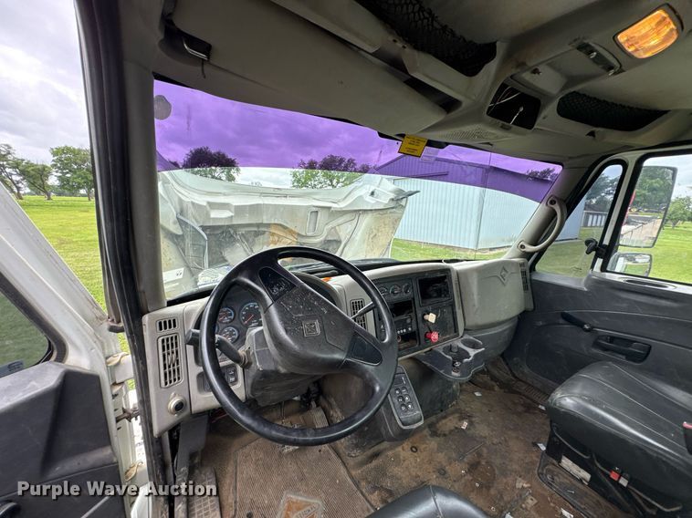 image for item DU9823 2008 International 4400 utility / service truck