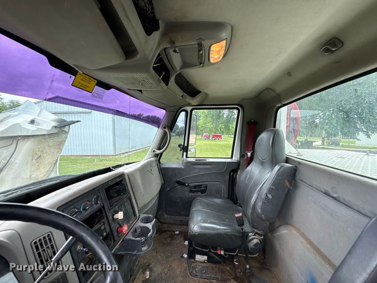 image for item DU9823 2008 International 4400 utility / service truck