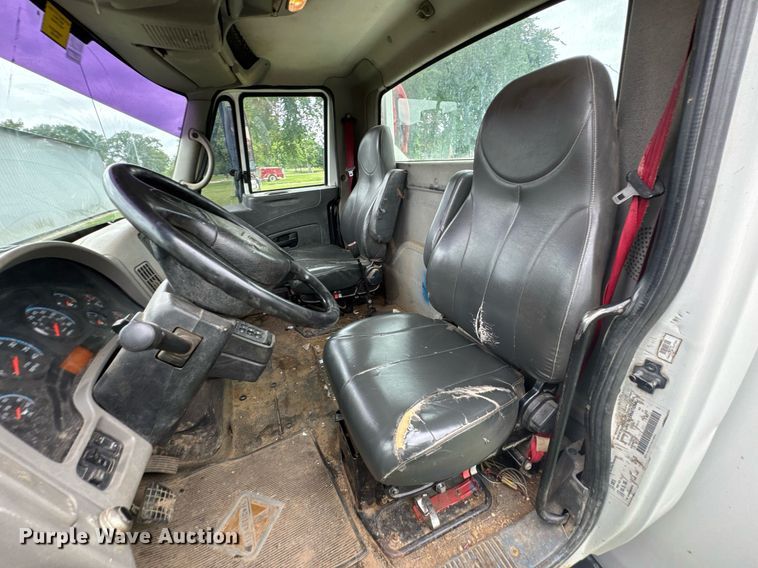 image for item DU9823 2008 International 4400 utility / service truck