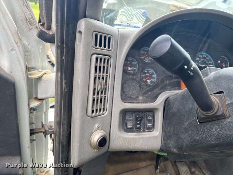 image for item DU9823 2008 International 4400 utility / service truck