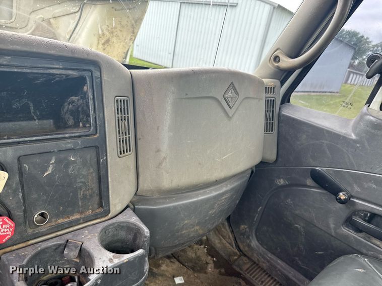 image for item DU9823 2008 International 4400 utility / service truck