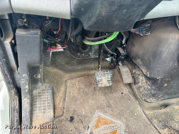 image for item DU9823 2008 International 4400 utility / service truck