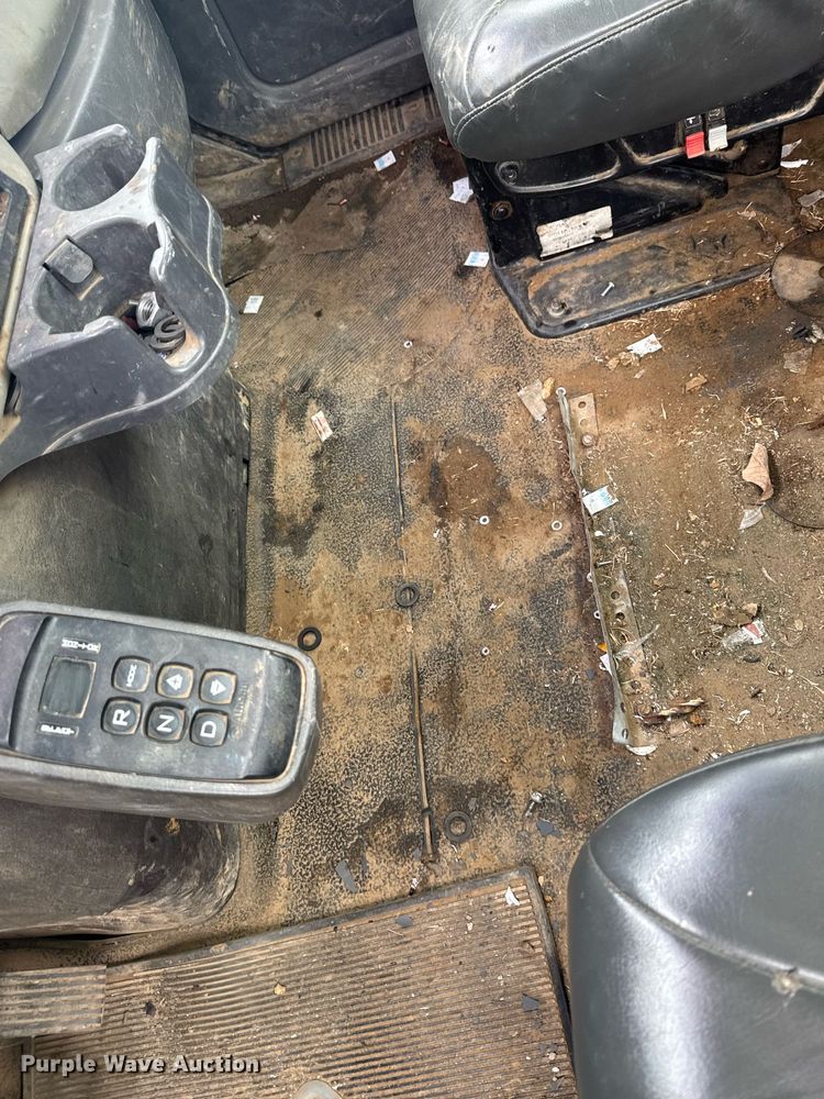 image for item DU9823 2008 International 4400 utility / service truck