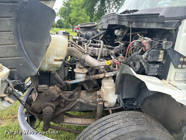 image for item DU9823 2008 International 4400 utility / service truck