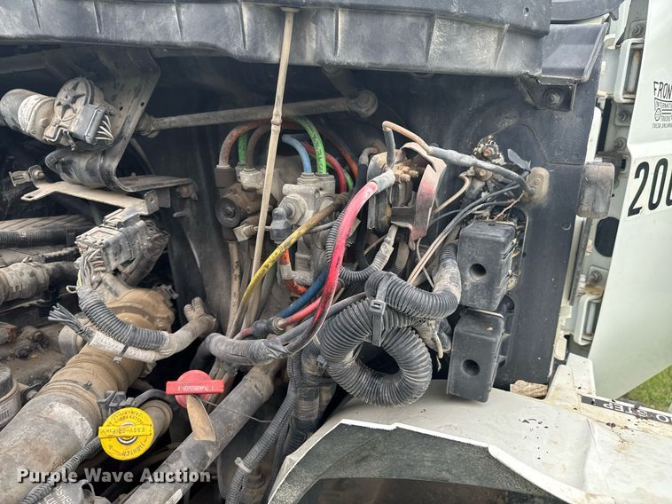 image for item DU9823 2008 International 4400 utility / service truck