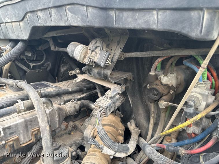 image for item DU9823 2008 International 4400 utility / service truck