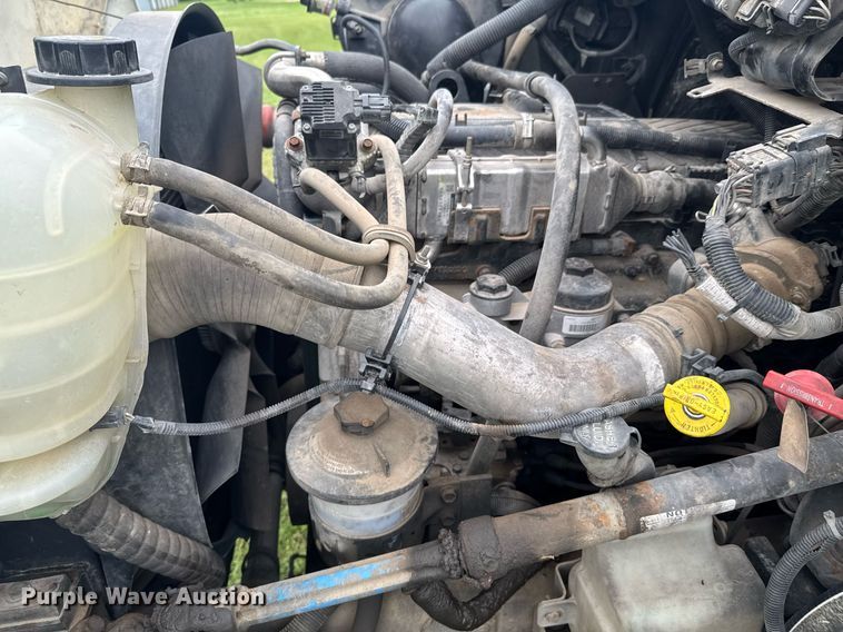 image for item DU9823 2008 International 4400 utility / service truck