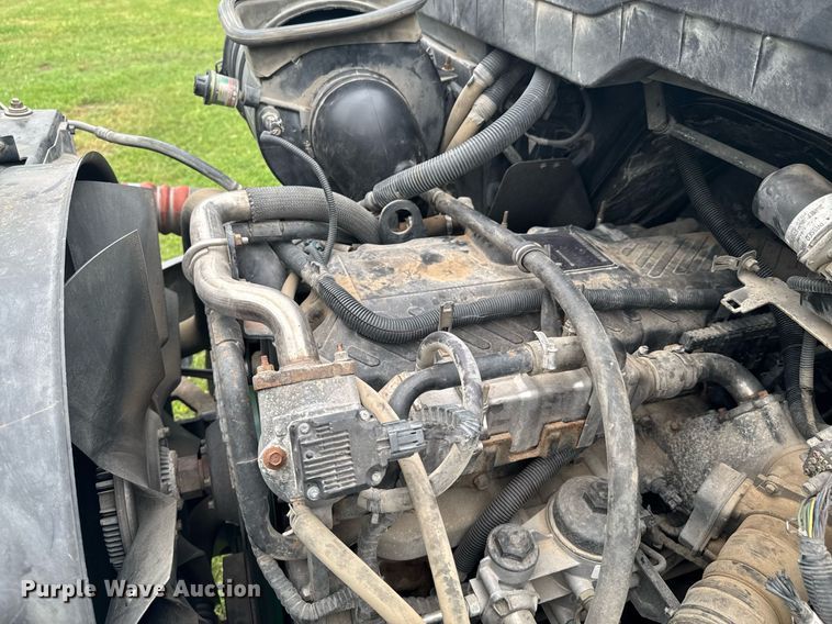 image for item DU9823 2008 International 4400 utility / service truck