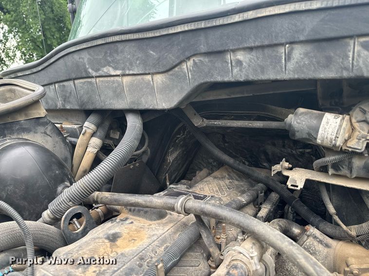 image for item DU9823 2008 International 4400 utility / service truck