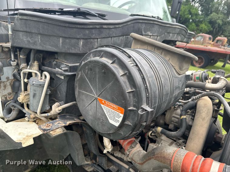 image for item DU9823 2008 International 4400 utility / service truck