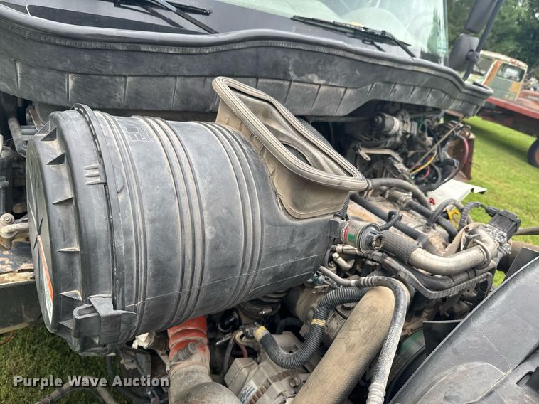 image for item DU9823 2008 International 4400 utility / service truck