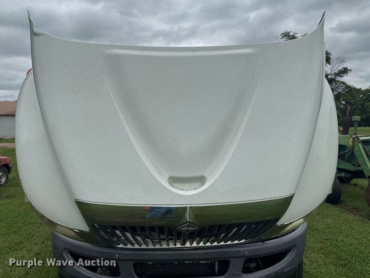 image for item DU9823 2008 International 4400 utility / service truck