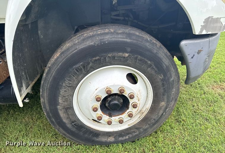 image for item DU9823 2008 International 4400 utility / service truck