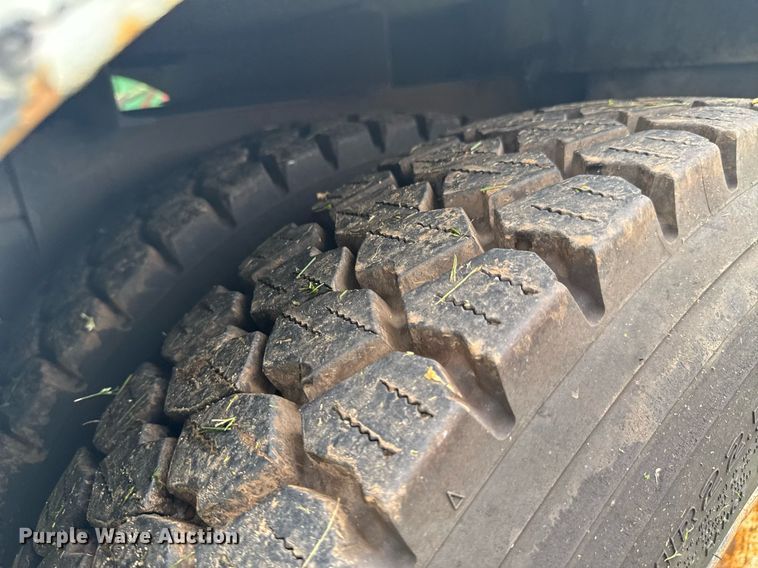 image for item DU9823 2008 International 4400 utility / service truck