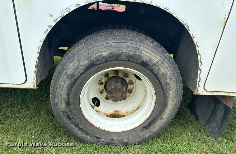 image for item DU9823 2008 International 4400 utility / service truck