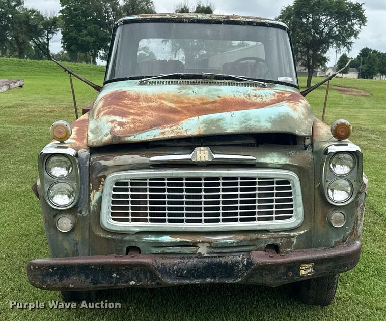 image for item DU9825 International B-162 dump flatbed pickup truck