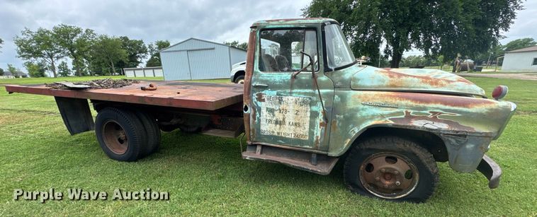 image for item DU9825 International B-162 dump flatbed pickup truck