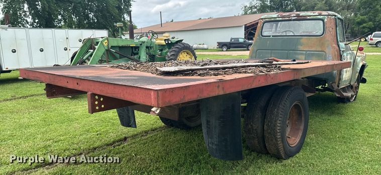 image for item DU9825 International B-162 dump flatbed pickup truck