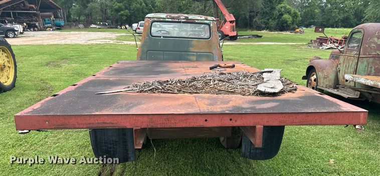 image for item DU9825 International B-162 dump flatbed pickup truck