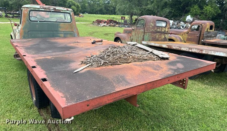 image for item DU9825 International B-162 dump flatbed pickup truck