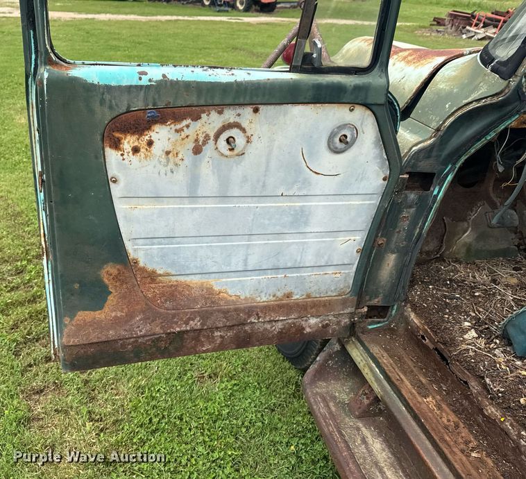 image for item DU9825 International B-162 dump flatbed pickup truck