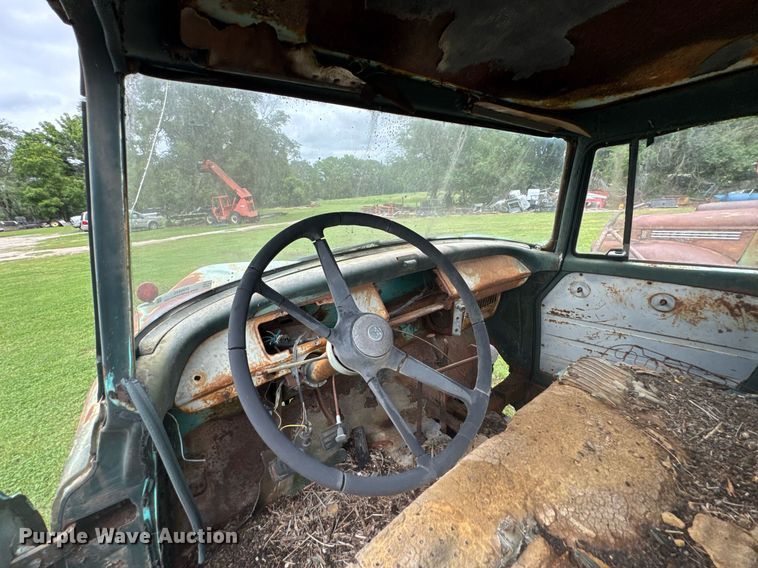 image for item DU9825 International B-162 dump flatbed pickup truck