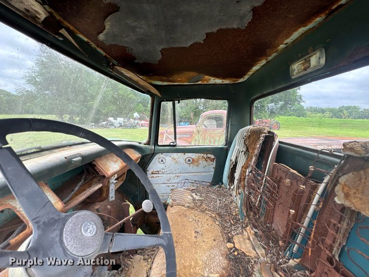 image for item DU9825 International B-162 dump flatbed pickup truck