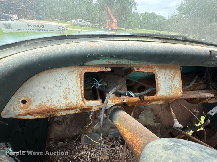 image for item DU9825 International B-162 dump flatbed pickup truck