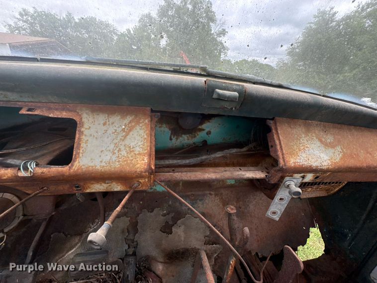 image for item DU9825 International B-162 dump flatbed pickup truck