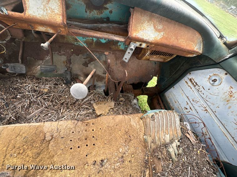 image for item DU9825 International B-162 dump flatbed pickup truck