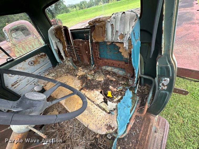 image for item DU9825 International B-162 dump flatbed pickup truck