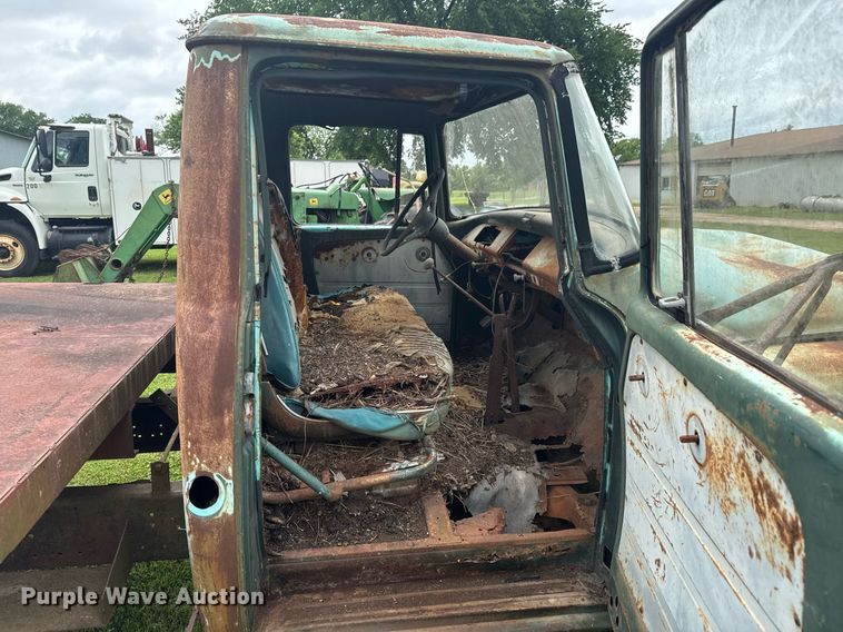 image for item DU9825 International B-162 dump flatbed pickup truck