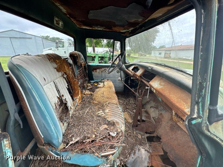 image for item DU9825 International B-162 dump flatbed pickup truck