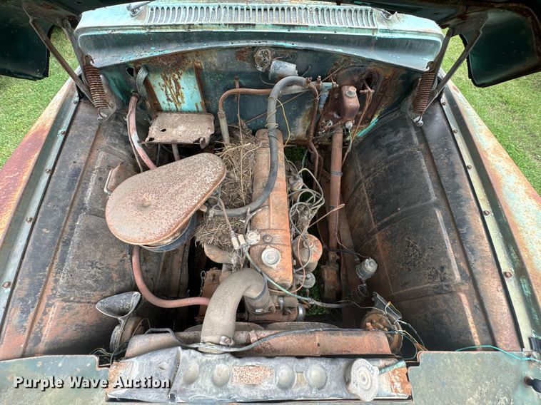 image for item DU9825 International B-162 dump flatbed pickup truck