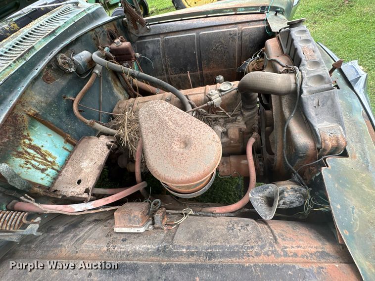 image for item DU9825 International B-162 dump flatbed pickup truck