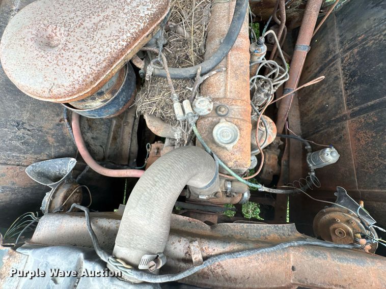 image for item DU9825 International B-162 dump flatbed pickup truck