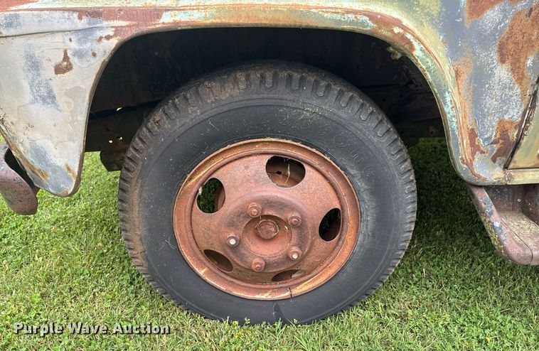 image for item DU9825 International B-162 dump flatbed pickup truck