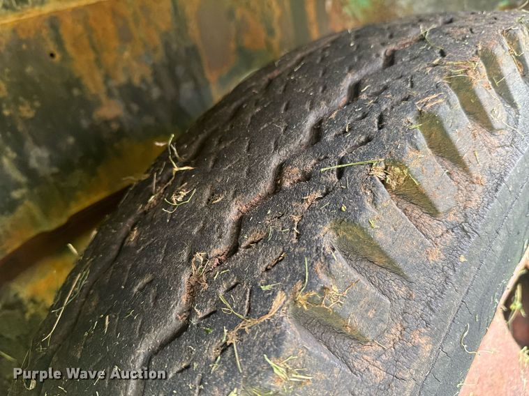 image for item DU9825 International B-162 dump flatbed pickup truck