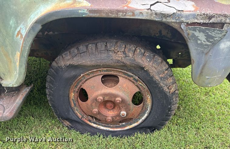 image for item DU9825 International B-162 dump flatbed pickup truck