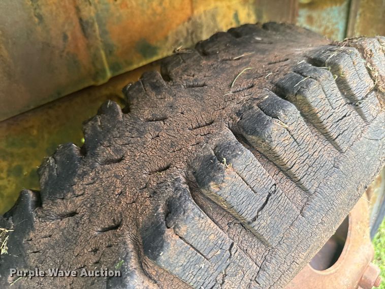 image for item DU9825 International B-162 dump flatbed pickup truck