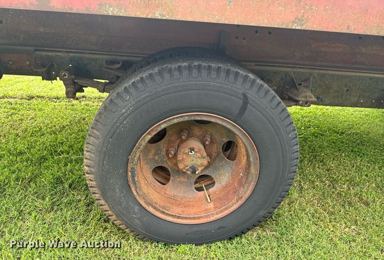 image for item DU9825 International B-162 dump flatbed pickup truck