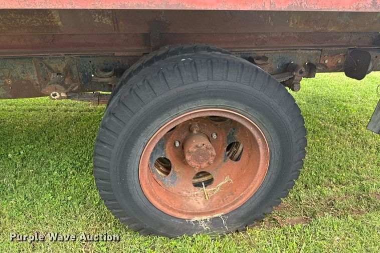 image for item DU9825 International B-162 dump flatbed pickup truck