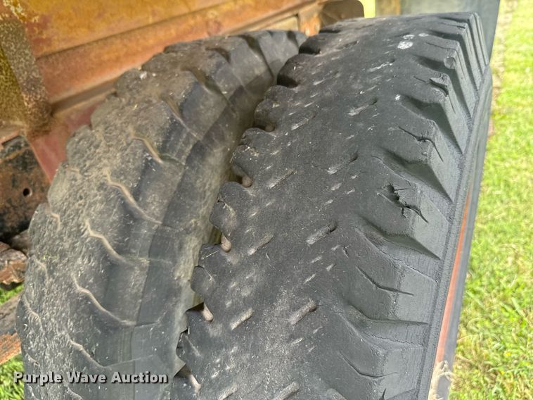 image for item DU9825 International B-162 dump flatbed pickup truck