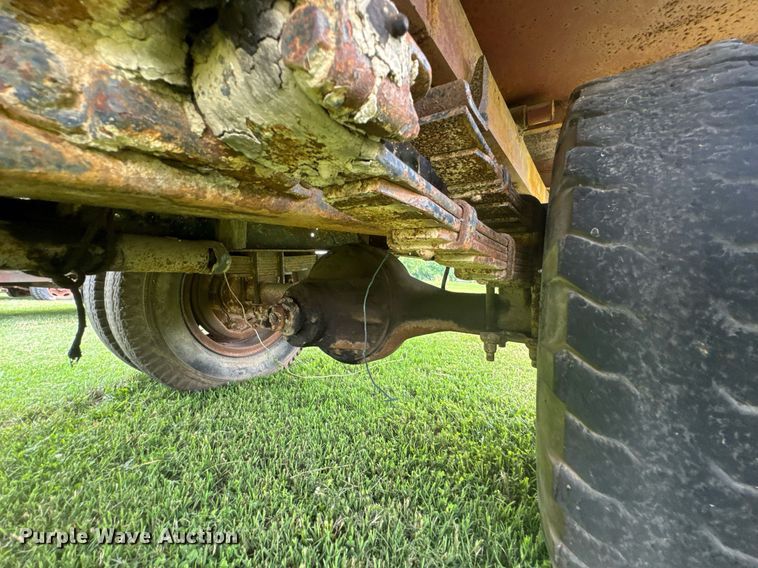 image for item DU9825 International B-162 dump flatbed pickup truck