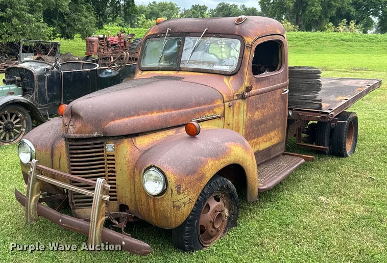 image for item DU9827 International flatbed pickup truck