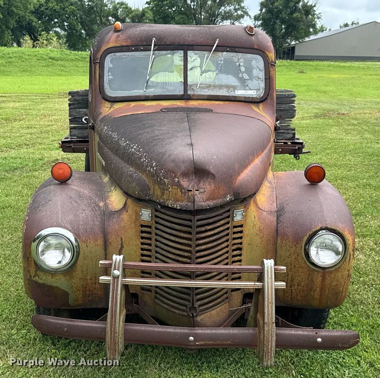 image for item DU9827 International flatbed pickup truck