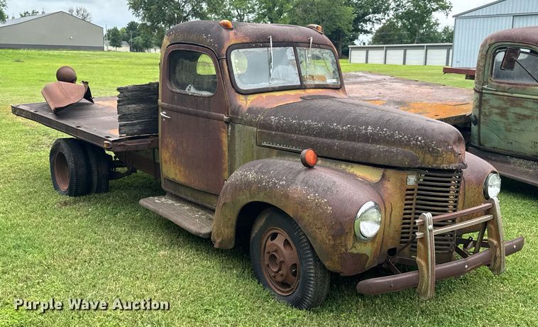 image for item DU9827 International flatbed pickup truck